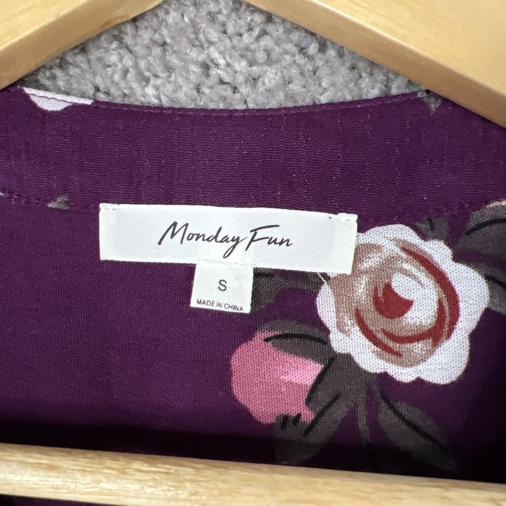 Monday Fun Shirt Womens Small Purple Long Sleeve V-Neck Floral Stitch Fix Top - Picture 7 of 11